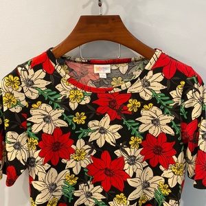 Lularoe elbow length sleeve t.